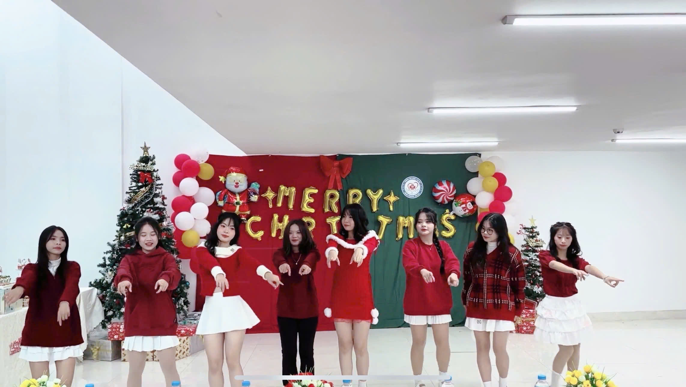 NHẢY MASHUP LAST CHRISTMAS & LAST CHRISTMAS HMC PHÚ THỨ