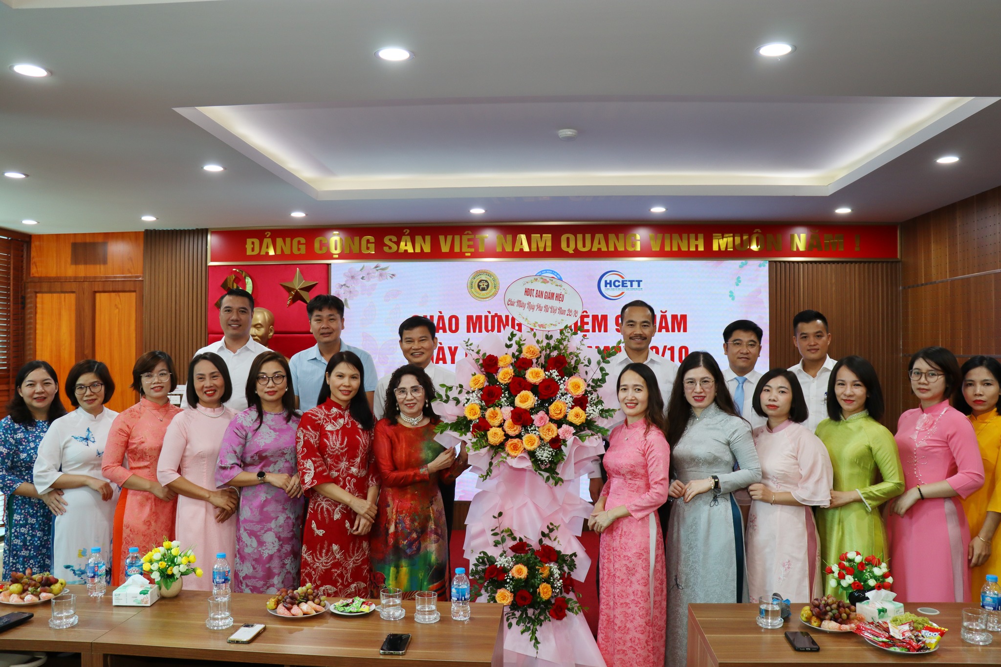 LỄ KỶ NIỆM 95 NĂM NGÀY PHỤ NỮ VIỆT NAM 20/10 (20/10/1930 – 20/10/2025) – TÔN VINH NHỮNG “ĐOÁ HỒNG” KHOÁC ÁO BLOUSE TRẮNG