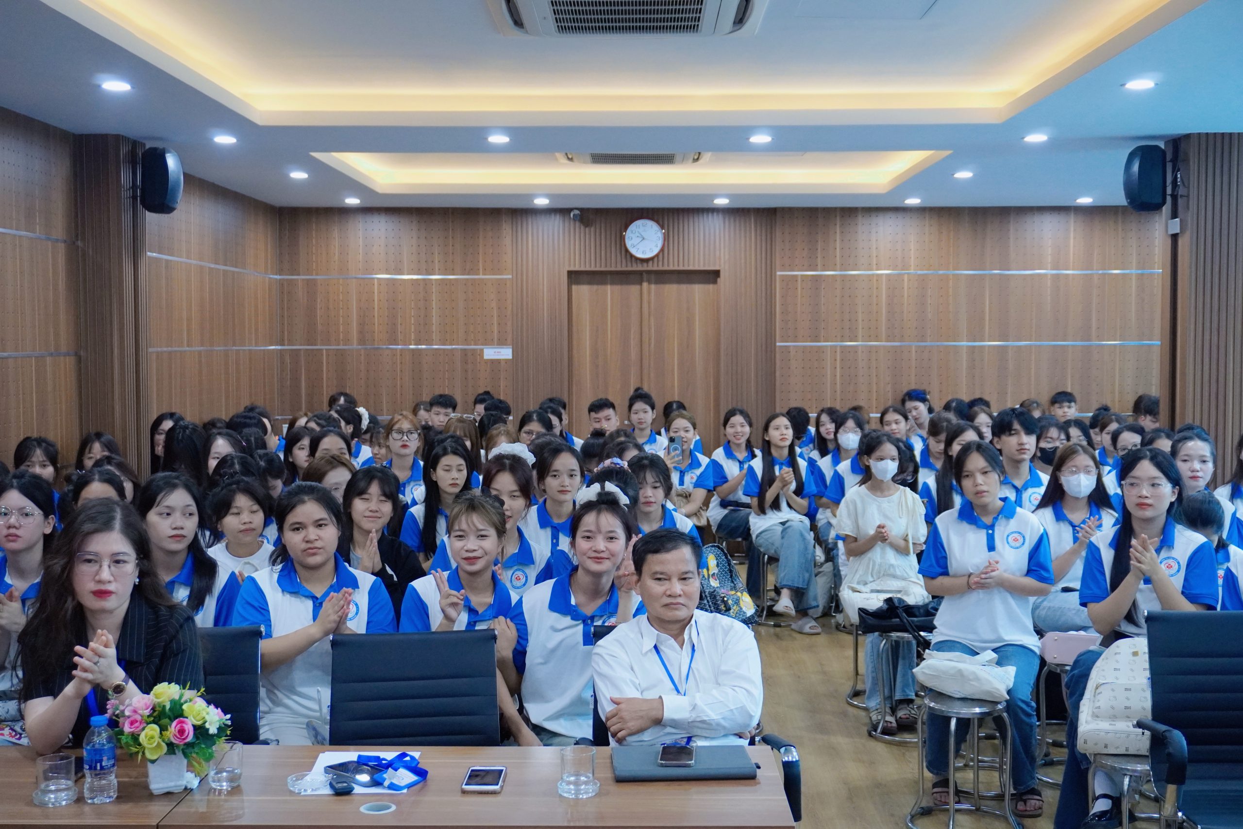 TUẦN SINH HOẠT CHÍNH TRỊ ĐẦU KHÓA – KHỞI ĐẦU HÀNH TRÌNH MỚI CỦA TÂN SINH VIÊN K25