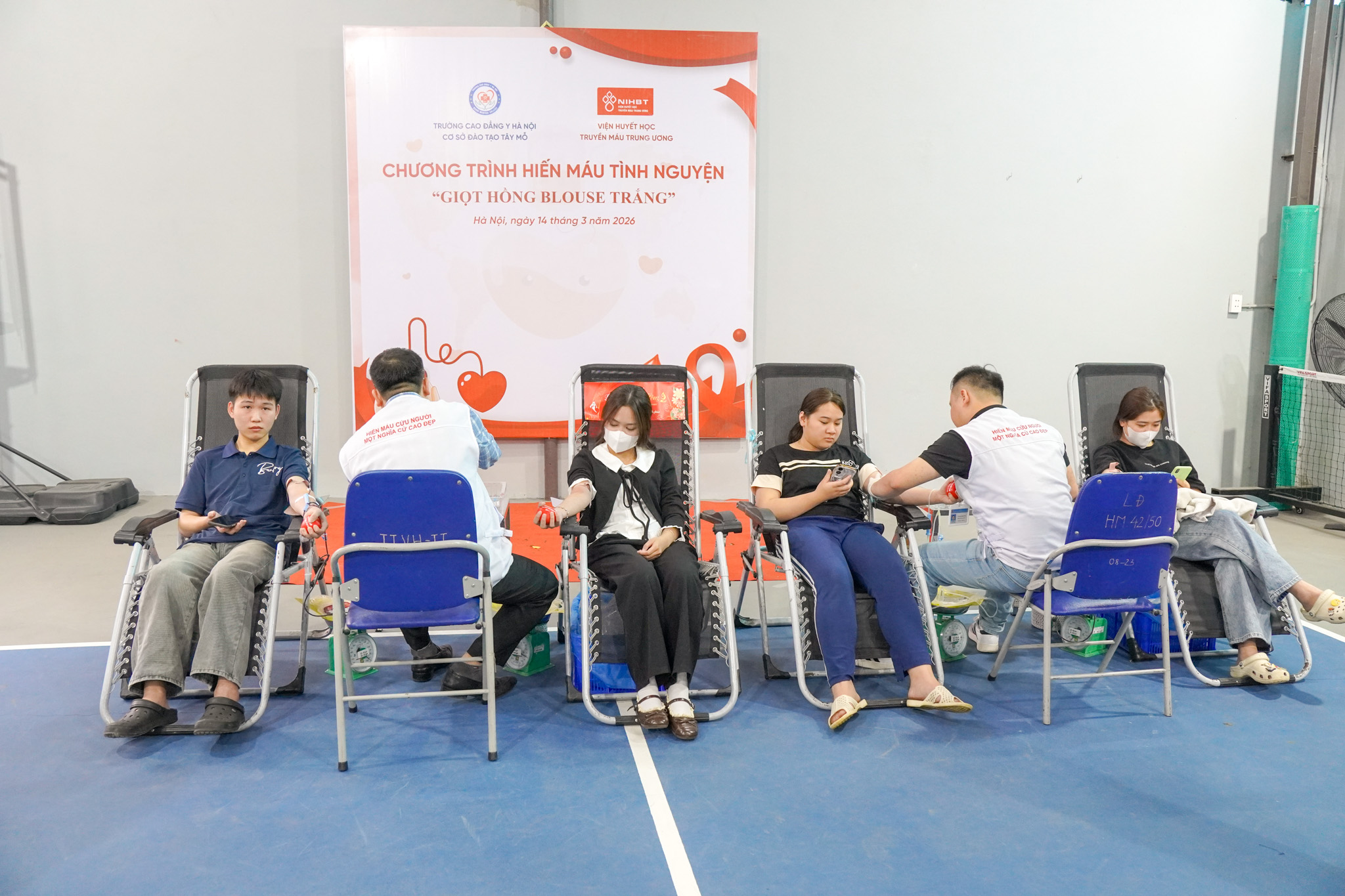 NGÀY HỘI HIẾN MÁU “GIỌT HỒNG BLOUSE TRẮNG” – LAN TỎA NGHĨA CỬ CAO ĐẸP CỦA SINH VIÊN TRƯỜNG CAO ĐẲNG Y HÀ NỘI