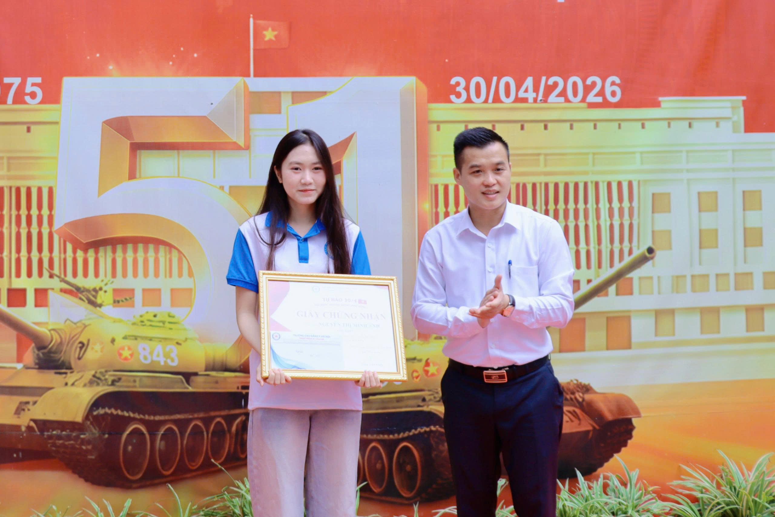 TRAO GIẢI CUỘC THI “TỰ HÀO 30/4 – TIẾP BƯỚC TRUYỀN THỐNG ANH HÙNG”